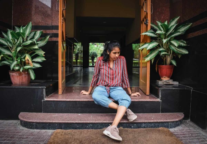 Woman scared to manifest bad things on hotel front steps